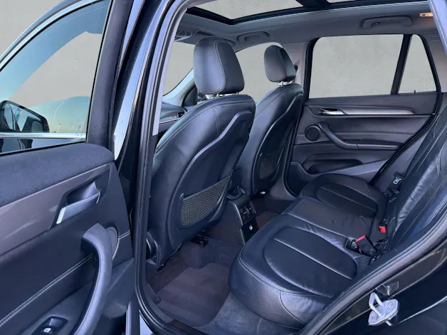BMW X1 18i sDrive X-line (CH)