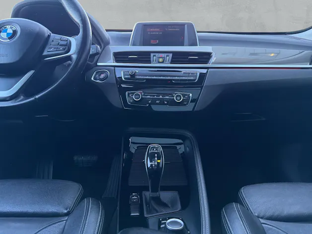 BMW X1 18i sDrive X-line (CH)