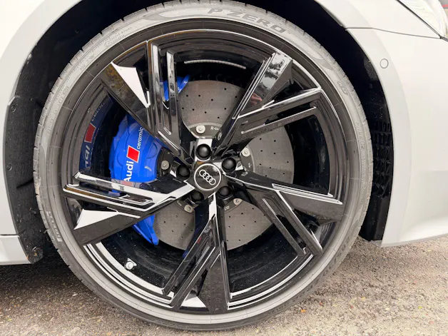 Audi RS6 AVANT 4.0 TFSI QUATTRO *** TRAUM IN NARDOGRAU MATT & KERAMIK BREMSEN & 5 JAHRE AUDI WERKSGARANTIE ***