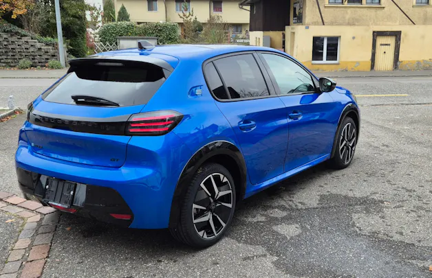 Peugeot 208 MHEV Allure Premium Helvetia (432)