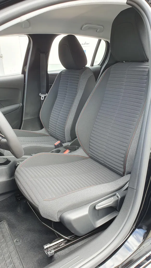 Peugeot 208 MHEV Allure Premium Helvetia (432)