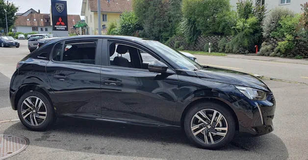 Peugeot 208 MHEV Allure Premium Helvetia (432)