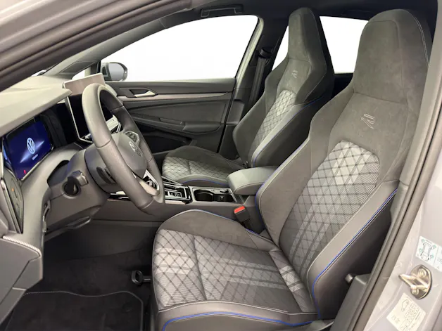 VW Golf 8 1.5 eTSI R-Line DSG