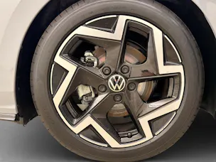 VW Golf 8 1.5 eTSI R-Line DSG