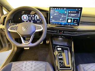 VW Golf 8 1.5 eTSI R-Line DSG