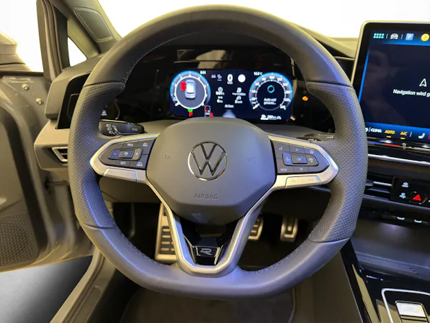 VW Golf 8 1.5 eTSI R-Line DSG