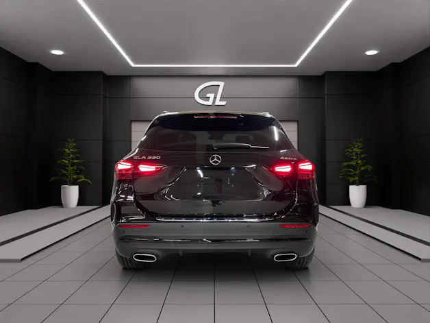 Mercedes-Benz GLA 220 4Matic 8G-DCT