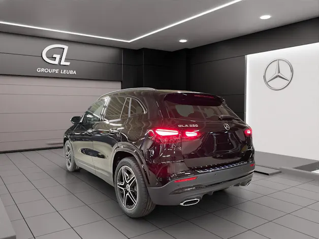 Mercedes-Benz GLA 220 4Matic 8G-DCT