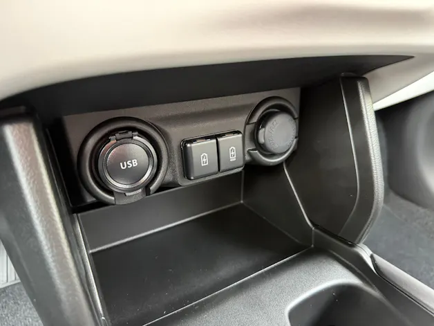Suzuki Swift 1.2 Sakura Top Hybrid CVT