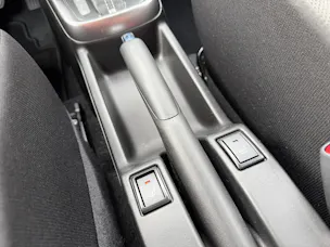 Suzuki Swift 1.2 Sakura Top Hybrid CVT