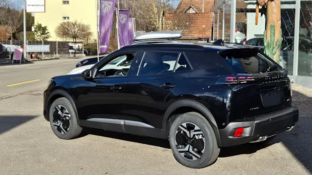 Peugeot 2008 1.2 MHEV Allure Helvetia (418)