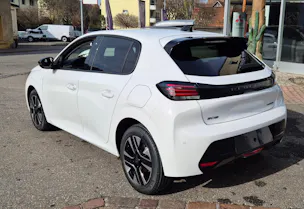 Peugeot 208 1.2 MHEV Style Helvetia (441)