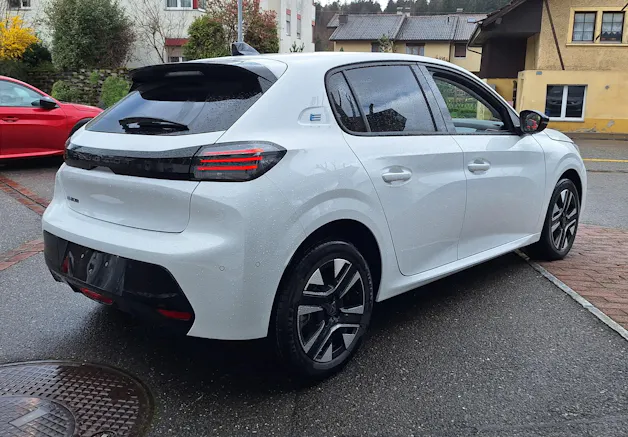 Peugeot 208 1.2 MHEV Style Helvetia (441)