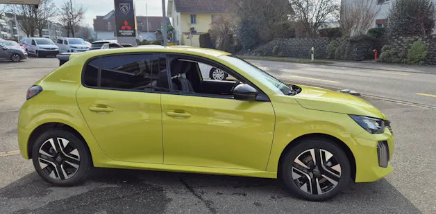 Peugeot 208 1.2 MHEV Style Helvetia (441)