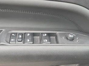 https://vehicle.imgix.net/4255158/cc6edd74-caf7-4451-8550-3b2893270859.jpg