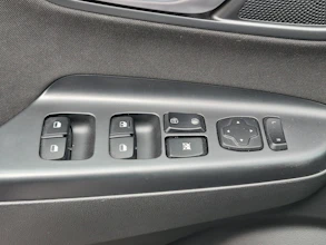 https://vehicle.imgix.net/4255161/ebd15c6b-4b18-4131-b2d5-eaac4ec2b9d6.jpg