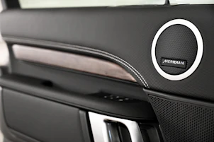 Fahrzeugbild LAND ROVER Discovery 3.0 D I6 350 Dynamic SE