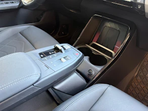https://vehicle.imgix.net/4255322/9cb8139d-881d-4238-afb4-c2e3ad52aa75.jpg