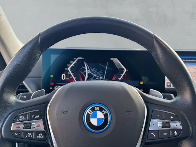 BMW 330e xDrive Touring G21 (CH) AHK