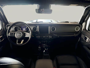 https://vehicle.imgix.net/4255578/83b4e22b-9203-4974-95e2-2c90d5f4c7d3.jpg