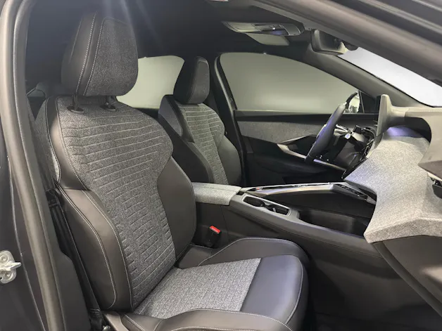 PEUGEOT 3008 1.2 Hybrid Allure Premium
