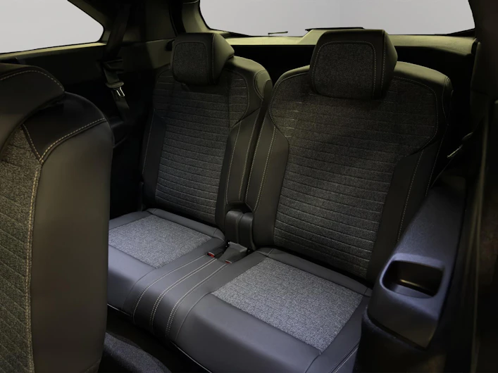 immagine del veicolo PEUGEOT 5008