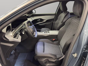 https://vehicle.imgix.net/4255625/d3dc13aa-4265-47e4-b66d-7ddecae15abe.jpg