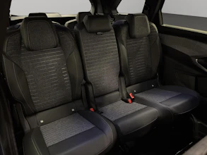 https://vehicle.imgix.net/4255625/fd1003b7-b491-4545-9e5d-1285e6a457d7.jpg