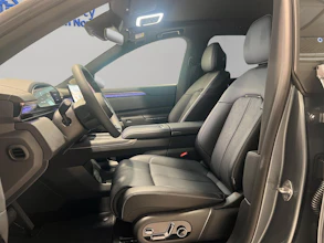 https://vehicle.imgix.net/4255755/c303bae4-c8cf-4dea-b850-fdb3fc4fe523.jpg