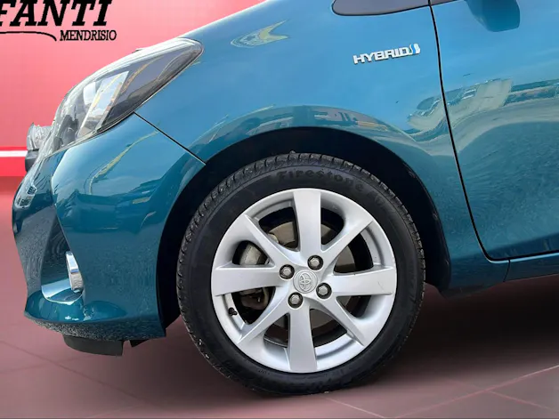 Toyota Yaris 1.5 VVT-i HSD Sol Premium