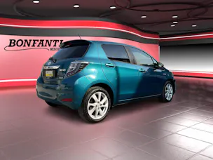 Toyota Yaris 1.5 VVT-i HSD Sol Premium
