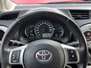 Toyota Yaris 1.5 VVT-i HSD Sol Premium