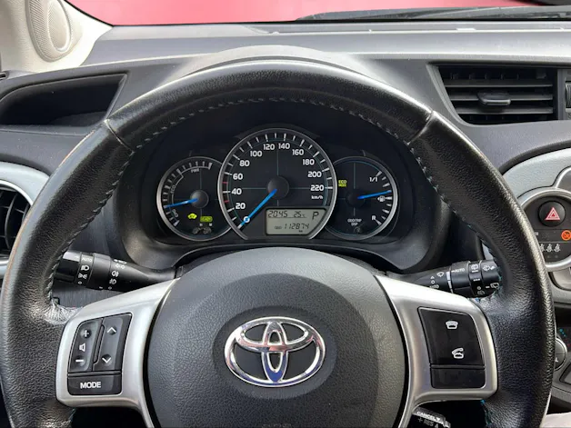 Toyota Yaris 1.5 VVT-i HSD Sol Premium
