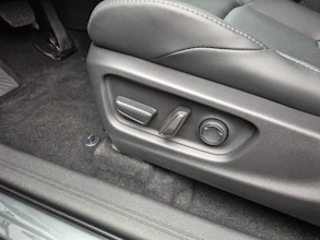 https://vehicle.imgix.net/4255949/e0bea7dd-d34d-4863-8cf6-22c3ea15b1d2.jpg
