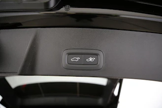 https://vehicle.imgix.net/4256050/4c5fa944-6227-4179-9242-640327bbb746.jpg