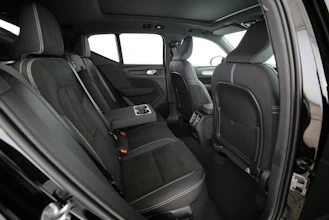 https://vehicle.imgix.net/4256050/834740f3-317b-4304-8845-3247a85bff5a.jpg