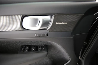 https://vehicle.imgix.net/4256050/99d36f0e-6b1f-481e-b038-7e954754a08d.jpg