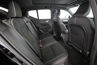 https://vehicle.imgix.net/4256050/d03c86a7-1118-45b7-8096-8d8adada748b.jpg
