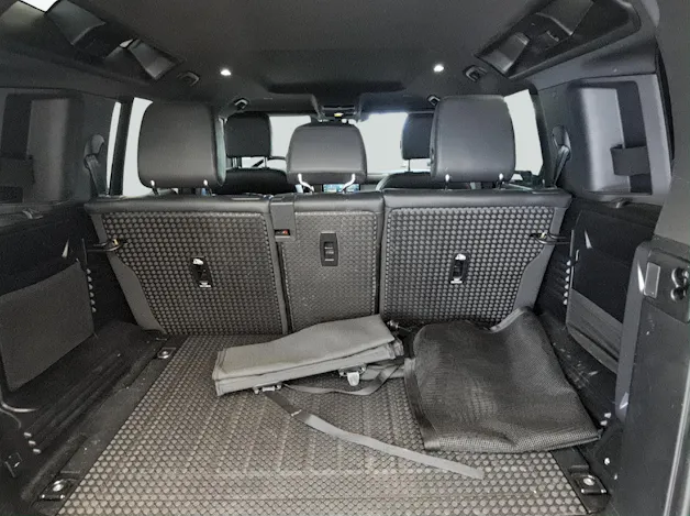 Land Rover Defender 110 3.0 D I6 SE