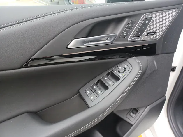 BMW 230e xDrive paddles Active Tourer