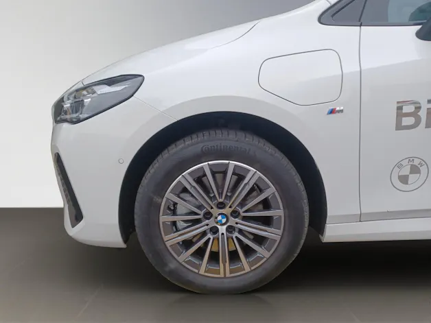 BMW 230e xDrive paddles Active Tourer