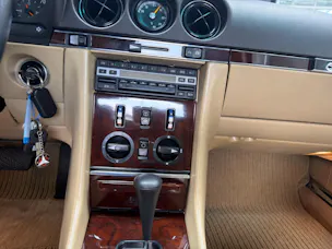 Mercedes-Benz R107 Cabriolet 300 SL