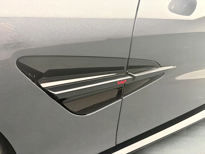 Fahrzeugbild ASTON MARTIN V12 Vanquish