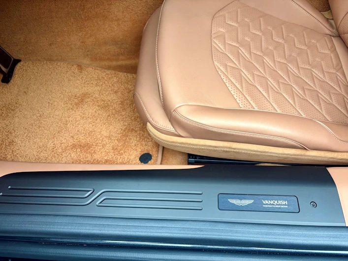 Fahrzeugbild ASTON MARTIN V12 Vanquish