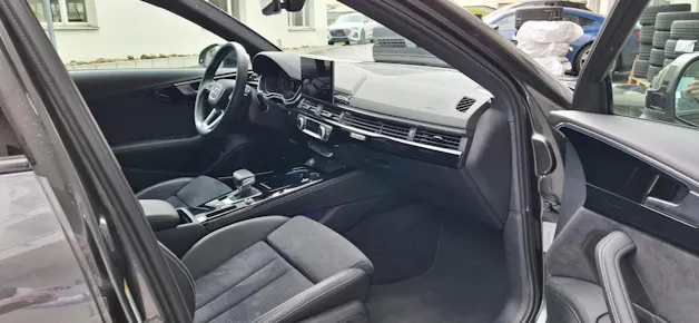 Audi A4 Avant 40 TDI S line Attraction quattro S-tronic
