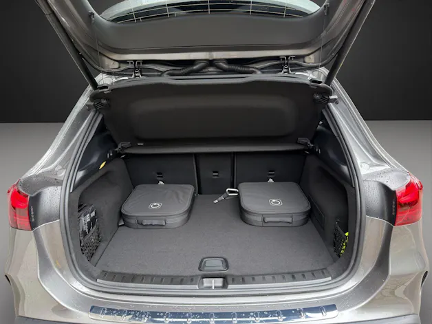 Mercedes-Benz EQA 300 66,5kWh 4Matic Swiss Star