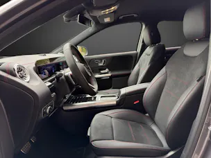 Mercedes-Benz EQA 300 66,5kWh 4Matic Swiss Star