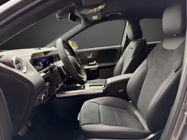 Mercedes-Benz EQA 300 66,5kWh 4Matic Swiss Star