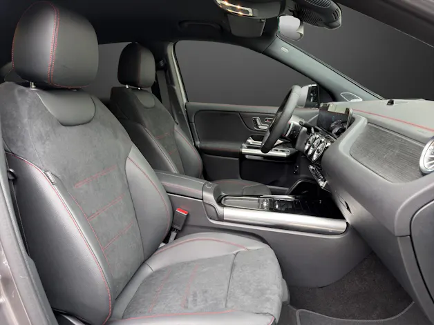 Mercedes-Benz EQA 300 66,5kWh 4Matic Swiss Star