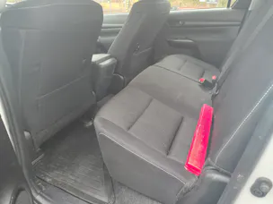 Toyota Hilux 2.8d Comfort Double Cab 4x4 avec crochet d'attelage fixe 3'500 kg (DTC Emil Frey)